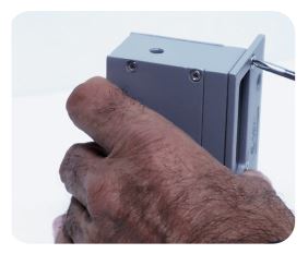 Dévisser plaque avant gache électrique